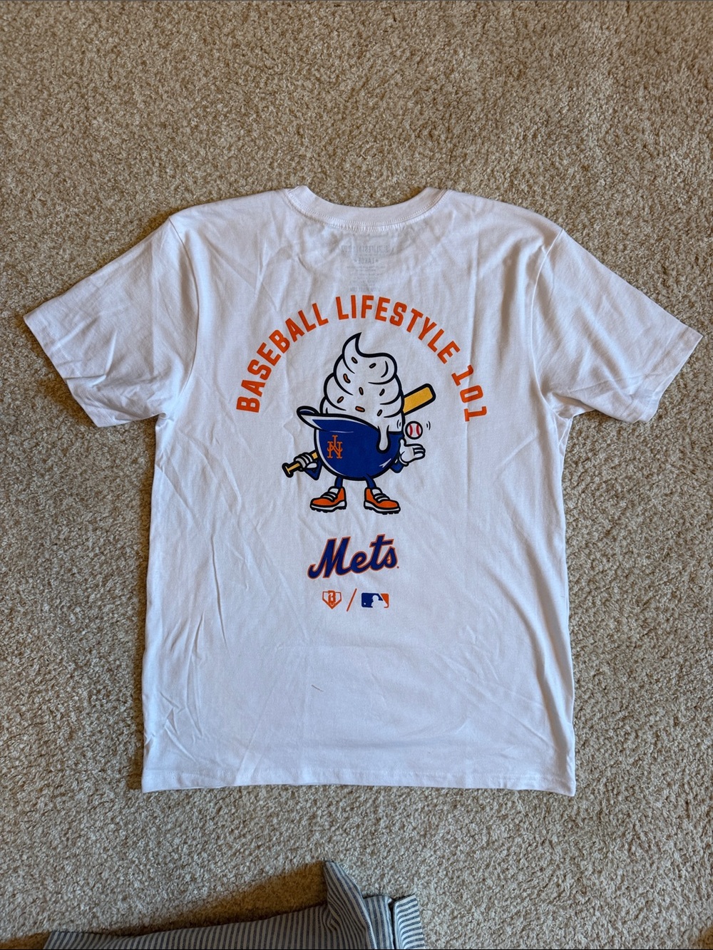 Men's White Short Sleeve Graphic Tee
